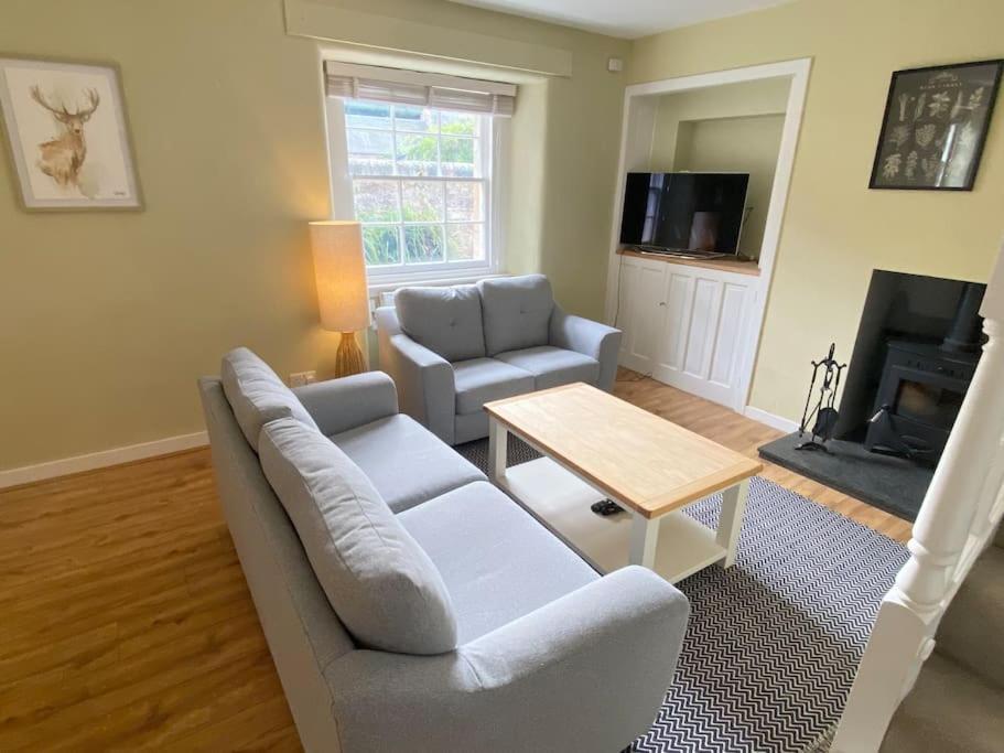 Charming 3/4 Bedroom Semi-Detached Cottage. Carberry Bagian luar foto