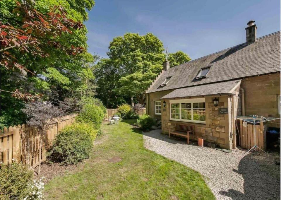 Charming 3/4 Bedroom Semi-Detached Cottage. Carberry Bagian luar foto