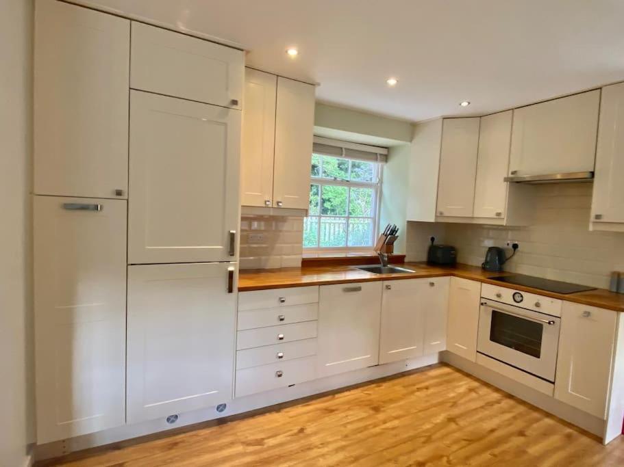 Charming 3/4 Bedroom Semi-Detached Cottage. Carberry Bagian luar foto