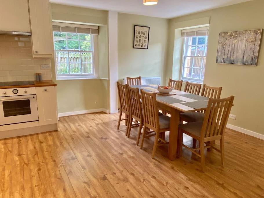 Charming 3/4 Bedroom Semi-Detached Cottage. Carberry Bagian luar foto