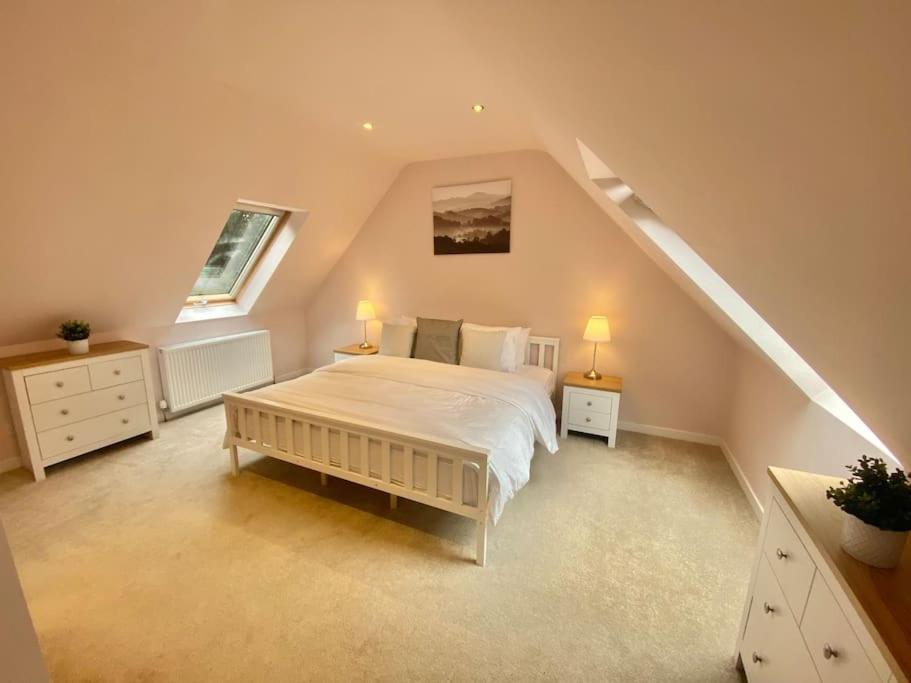 Charming 3/4 Bedroom Semi-Detached Cottage. Carberry Bagian luar foto