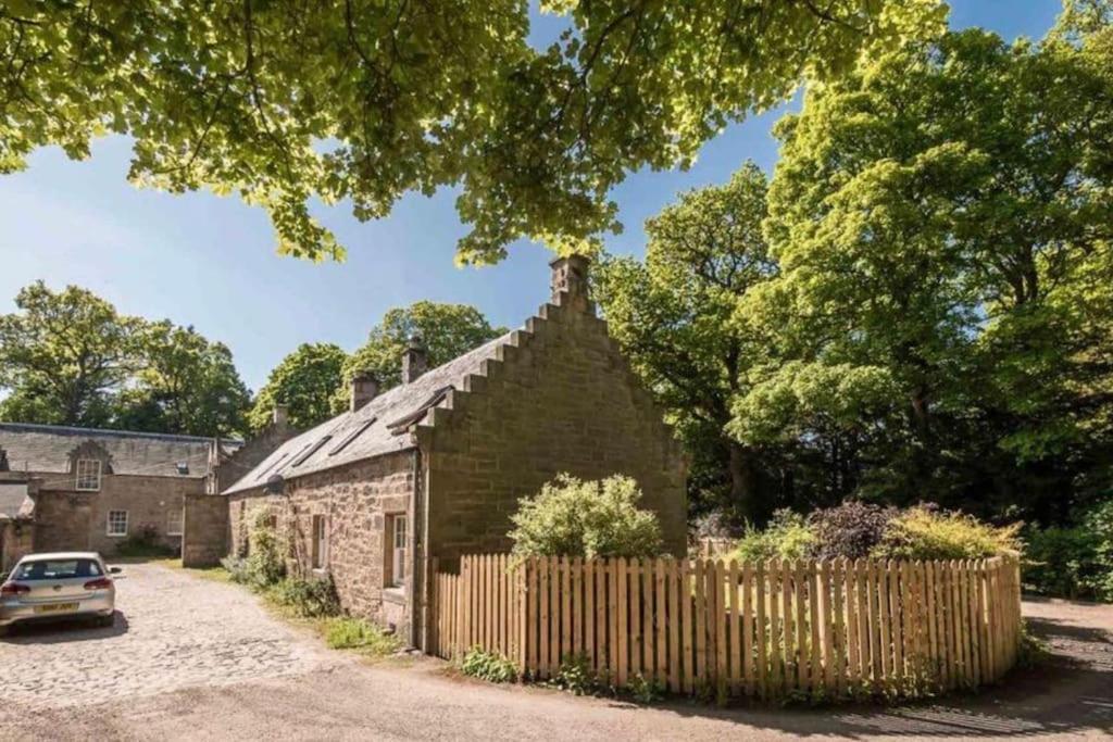 Charming 3/4 Bedroom Semi-Detached Cottage. Carberry Bagian luar foto